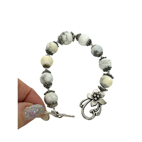 White Howlite Gemstone Beaded Bracelet Handcrafted Silver Tone Floral Grey Whte - Picture 3 of 17